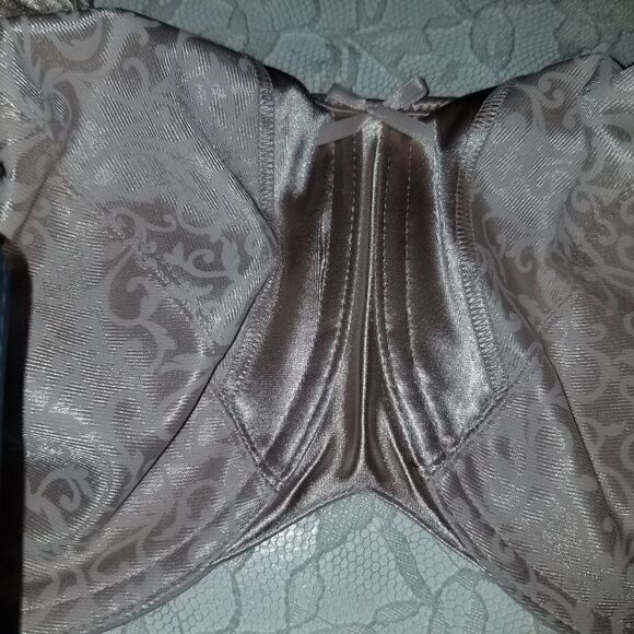 BALI satin tracings minimizer underwire bra style 3562 NWT - Picture 9 of 10